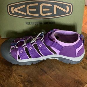 Keen woman water shoe size 8